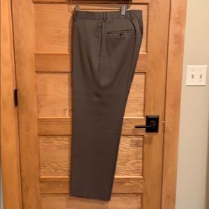 Hugo Boss 34R / 32 Taupe